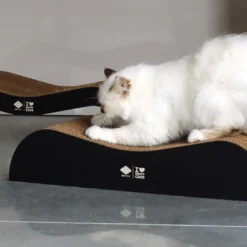 Sale HappyCat ARCHIE Kradse Lounge 2i1 75x18 og 5x25 cm Sort Pap-kradsebræt Kradsetræer Og Klatremøbler Til Kat|Kradsetræ Til Killinger - Leg Træning Og Klopleje I Et