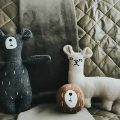 Best Tirana Lama M - bamse til mellemstore hunde Hundelegetøj Til Alle Hunde Leg Og Aktivering Året Rundt|Legetøj Til Hvalpe - Sjov Leg, Aktivering Og Tryghed Fra Første Dag