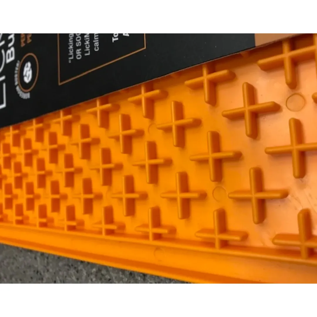 Outlet Slikkemåtte 28 x 28 cm Orange - aktiveringsmåtte til hunde Killingelegetøj - Sjov, Træning Og Aktivering For Killinger|Hundelegetøj Til Alle Hunde Leg Og Aktivering Året Rundt