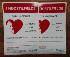 Outlet Mit dyr er alene hjemme - 2 stk Klistermærke Tilbehør Til Hund - Alt Til En Glad Og Tryg Hverdag For Din Bedste Ven