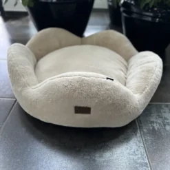 New Flora plys hundeseng Medium 75 x 75 cm Beige Hundesenge Og Kurve Til Hunde - Bløde Og Komfortable|Sovepladser Til Hvalpe - Hundesenge, Kølemåtter Og Trygge Hvilesteder
