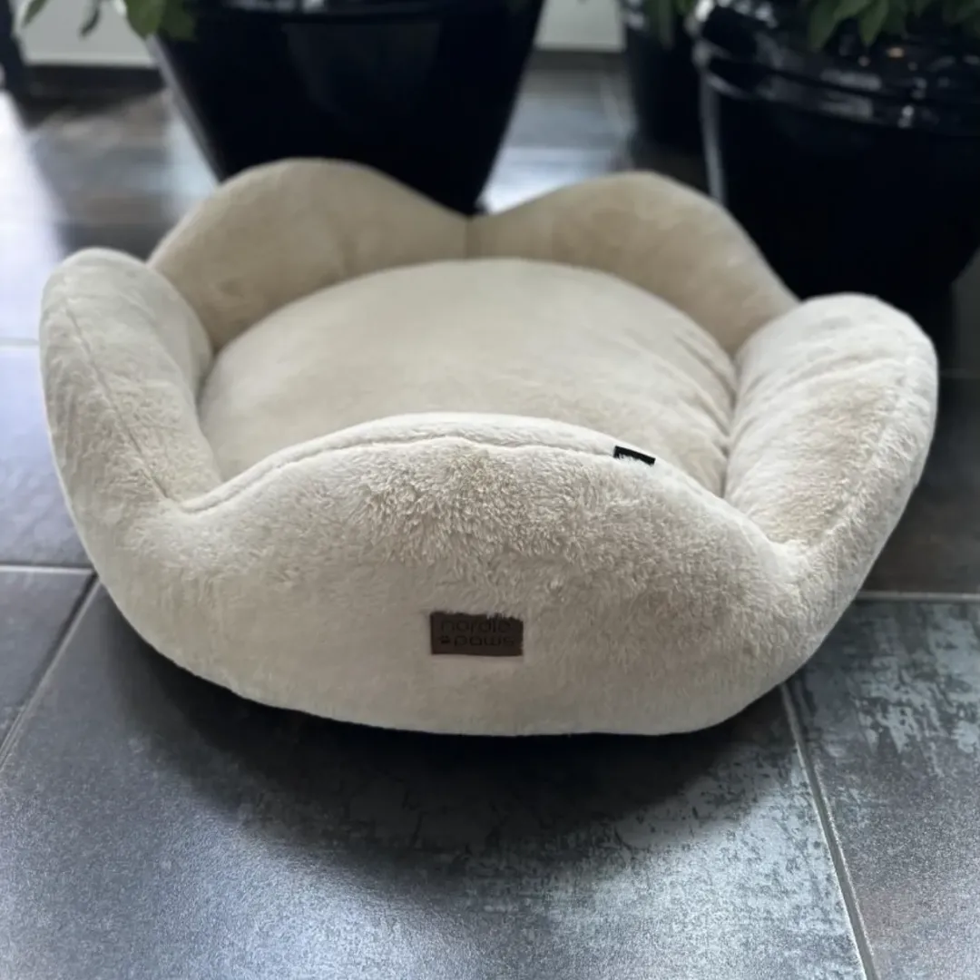 New Flora plys hundeseng Medium 75 x 75 cm Beige Hundesenge Og Kurve Til Hunde - Bløde Og Komfortable|Sovepladser Til Hvalpe - Hundesenge, Kølemåtter Og Trygge Hvilesteder